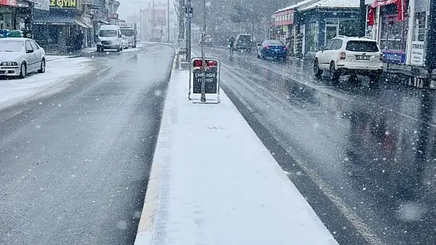 Kayseri'ye mart sürprizi! Kar yağışı başladı