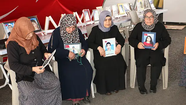 Kayserili anne tıp fakültesinde okuyan kızı için HDP binasına gitti