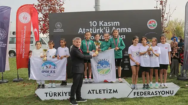 Kayserili atletler, Türkiye ikincisi ve üçüncüsü oldu!