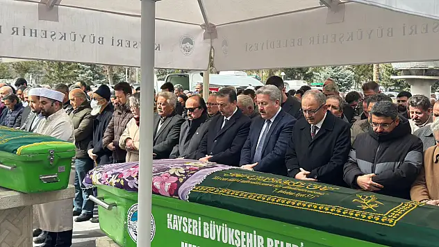 Tekinsoy ailesinin acı günü! Cenazeye Özhaseki'de katıldı