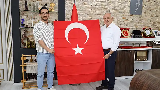 Kayserili dağcı Avrupa'nın zirvesine Türk bayrağını taşıdı