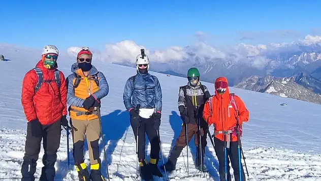 Kayserili dağcılar Elbruz Dağı'na tırmandı!