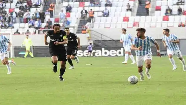 Kayserili futbolcu bir kez daha tarihe geçti…
