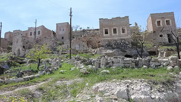 Kayserili gazi baba, terk edilmiş köyde bakın neden yalnız yaşıyor!