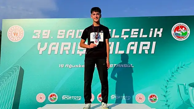 Kayserili genç atlet İstanbul'da kürsüye çıktı: Türkiye ikinciliği gururu!
