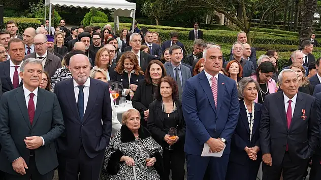 Kayserili Gül hareketiyle sosyal medyaya damga vurdu!
