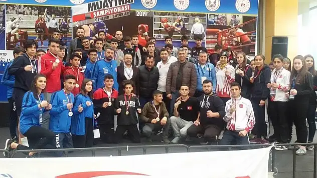 Kayserili Muaythaiciler Antalya'da madalyalara ambargo koydu

