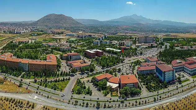 Kayserili öğrencilerin gözü yüksekte! 40 kilometreye yükselen uydu yaptılar