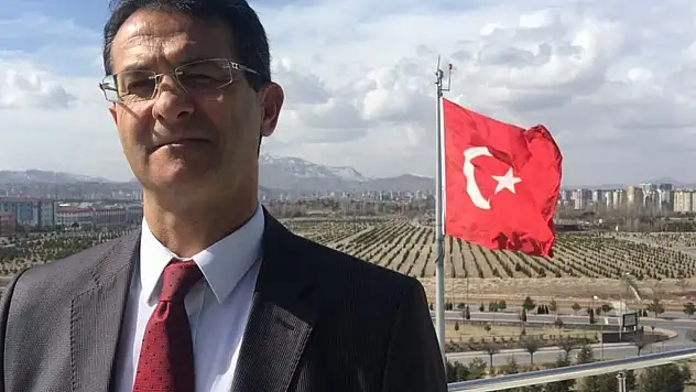 Kayserili Profesör uyardı: Her 10 kişiden birinin cep telefonunda online kumar uygulaması var!