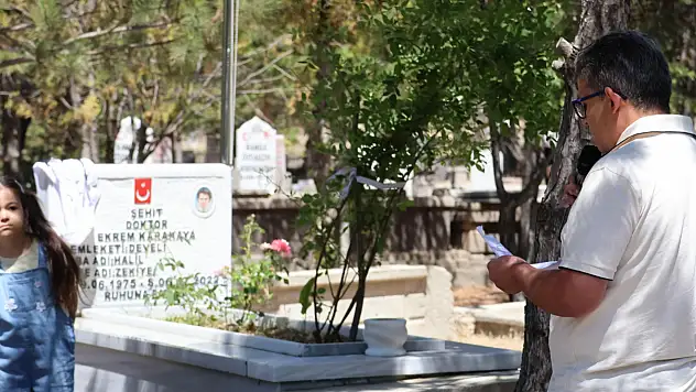 Kayserili şehit doktorun mezarı başında mektup okundu