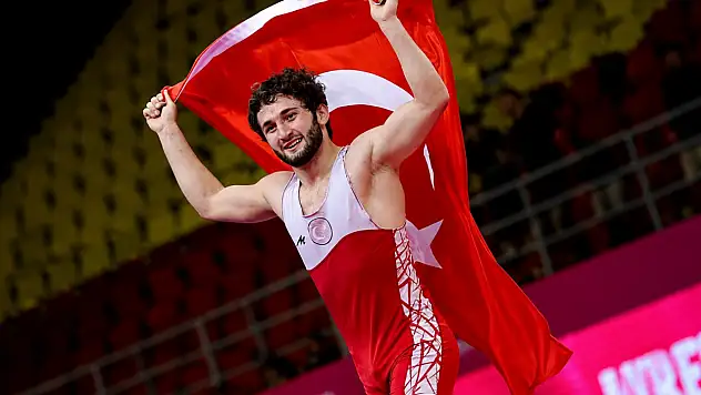 Kayserili sporcu bir hareketle şampiyon oldu!