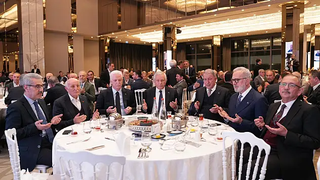 Kayserili ünlü iş adamı siyaset ve iş dünyasını İstanbul'daki iftarda buluşturdu