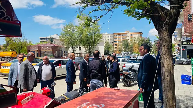 Kayserili vekil 746 km uzaklıkta şehri sokak sokak gezdi!