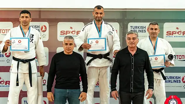 Kayserili veteranlar madalyalarla döndü
