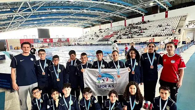 Kayseri yüzmede fırtına estirdi!