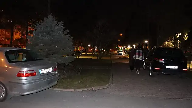 Kayserililer depremin ardından akşamı parklarda geçiriyor