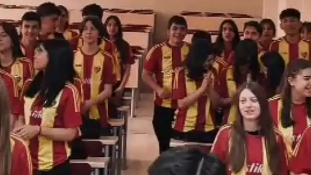 Kayserispor'a kritik maç öncesinde öğrencilerden destek!