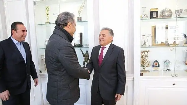 Kayserispor Başkanı Yönetim Kurulu Üyeleri Başkan Büyükkılıç'ı ziyaret etti