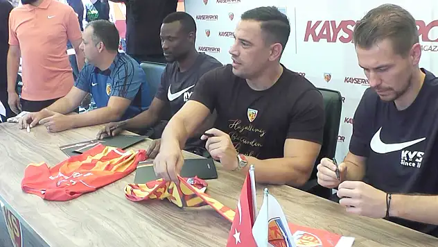 Kayserispor'da birlik günü – Futbolcular imza gününde taraftarla buluşuyor