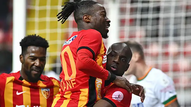 Kayserispor'da Carlos Mane bir döndü pir döndü!