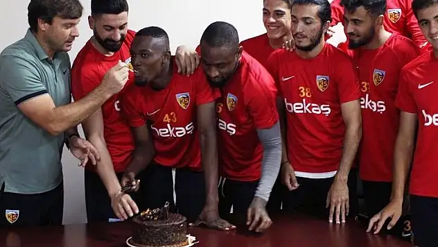 Kayserispor'da doğum günü sürprizi
