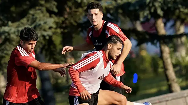 Kayserispor'da herkes o ismi aradı! Bir ayrılık daha
