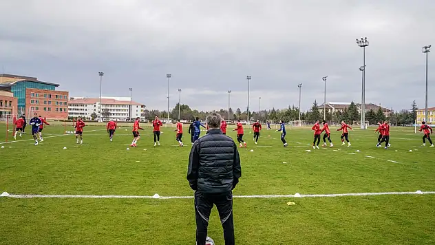 Kayserispor'dan açıklama! O futbolcu ameliyat oldu, 4 hafta yok