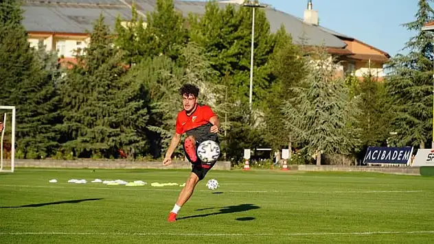 Kayserispor 3 futbolcu daha gönderdi
