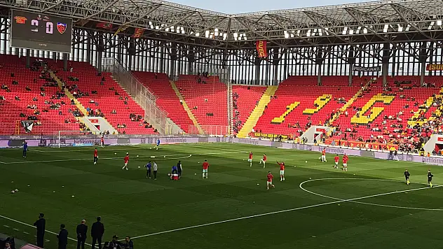 Kayserispor Göztepe'ye konuk oluyor. Zorlu maçın 11'leri belli oldu