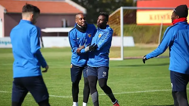 Kayserispor, Kana Biyik'i kadro dışı bıraktı