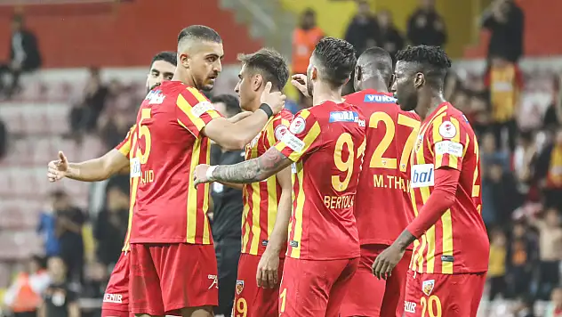 Kayserispor, Kasımpaşa maçı için İstanbul'a gitti