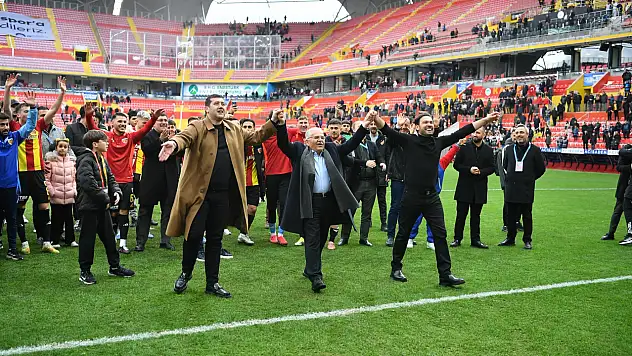 Kayserispor kazandı! Galibiyet pozları peş peşe geldi