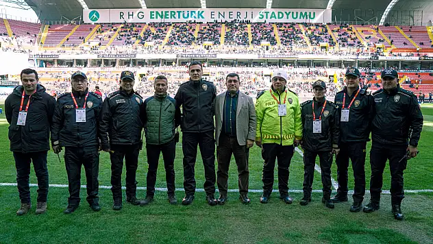 Kayserispor maçı öncesinde Emniyet Müdürü sahaya indi