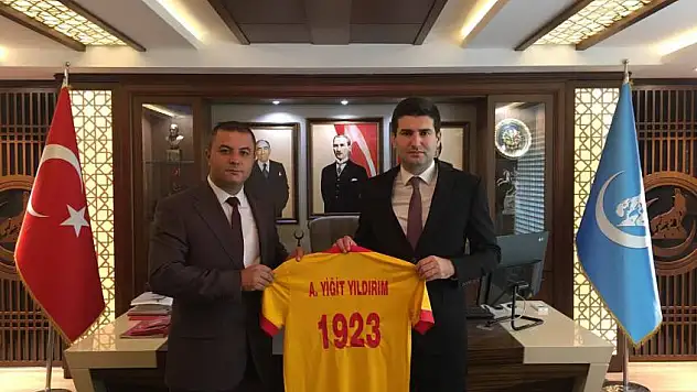 Ülkü Ocakları genel merkezinde Kayserispor pozu!