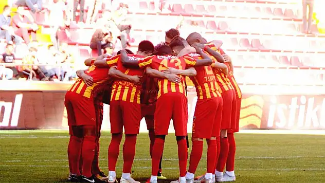 Kayserispor sahaya iniyor
