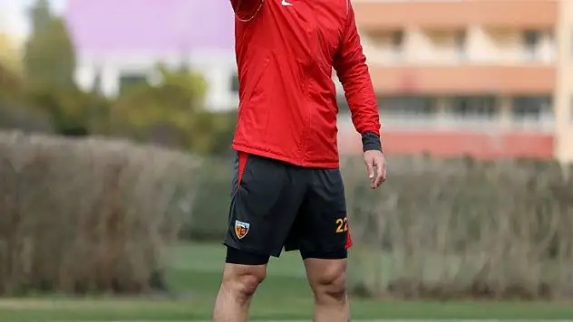 Kayserispor, o futbolcuyla yollarını ayırdı