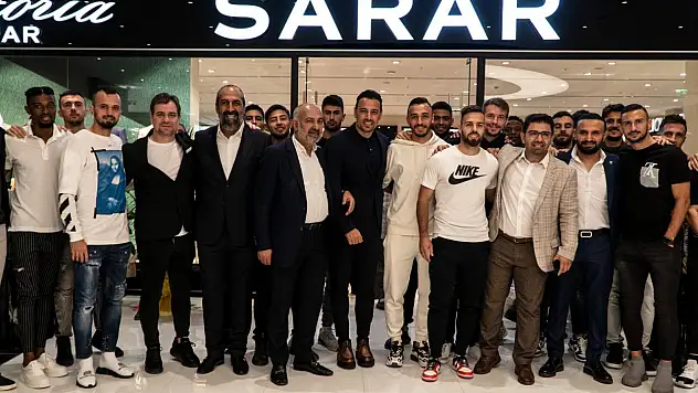 Kayserispor tam kadro Sarar Mağazası'nda hazır bulundu