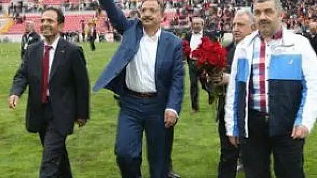 &quotKAYSERİSPOR'U ACIMASIZCA SİYASETE ALET ETTİLER&quot