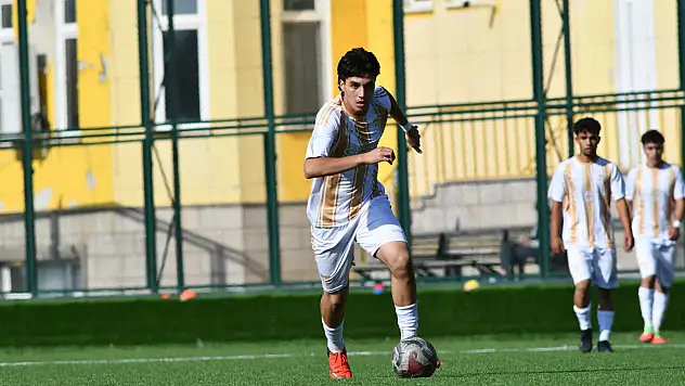 Kayserispor'un 16 yaşındaki yıldızı 4 maçta 10 gole damga vurdu!