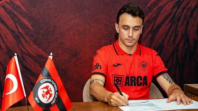 Kayserispor'un eski kaptanı yeni takımına imza attı