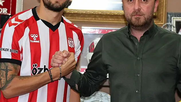 Kayserispor'un eski oyuncusu Sivasspor'a imzayı attı