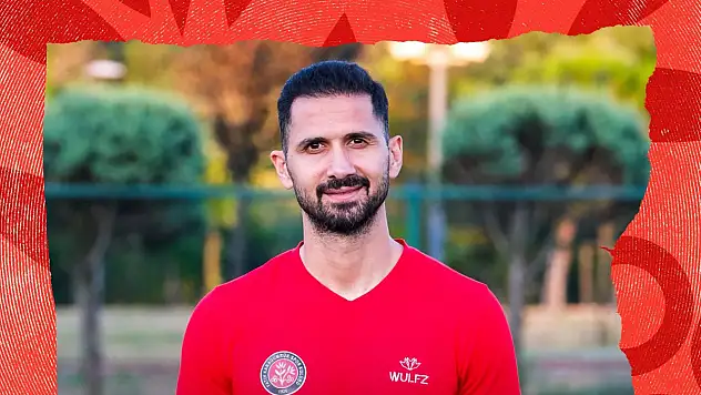 Kayserispor'un gündemindeydi! Yıldız isim başka takıma imza attı