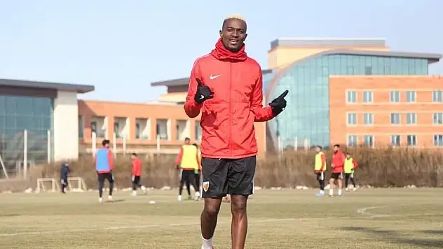 Kayserisporlu Bernard Mensah, 'Şampiyonlar Ligi'nde oynamak istiyorum'
