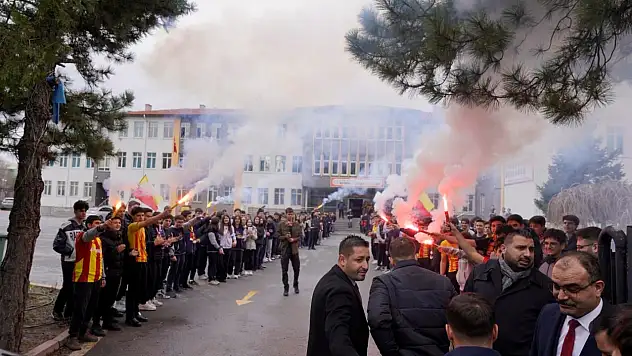 Kayserisporlu futbolculardan gençlere hayati uyarı