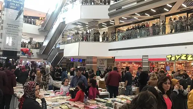 KAYSERmall Outlet'de sevilen kitaplar okuyucularıyla buluşuyor