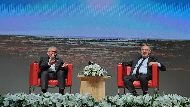 KAYÜ'de gençlerle baş başa söyleşi heyecanı