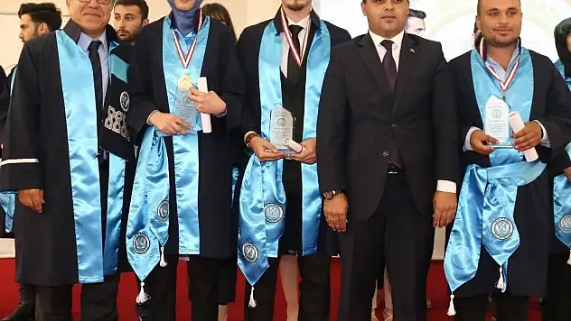 KAYÜ Tomarza Mustafa Akıncıoğlu MYO'dan 30 Öğrenci Mezun Oldu
