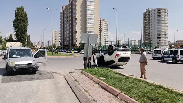 Otomobil takla attı! Yaralılar var...
