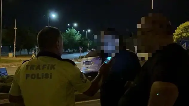Yerine başkasını gösterdi, trafik ekipleri oyunu bozdu