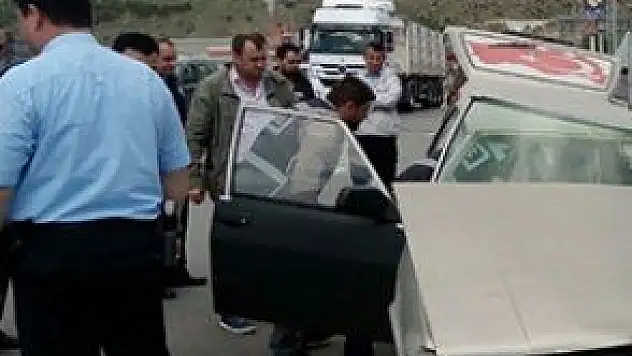 KAZA YAPINCA POLİSTEN KAÇAMADI